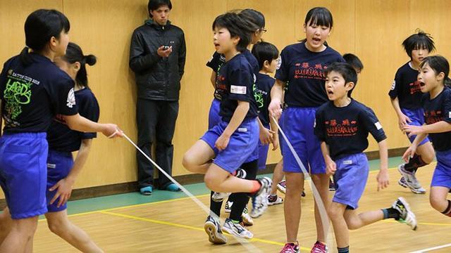 中国小学生vs日本人跳绳