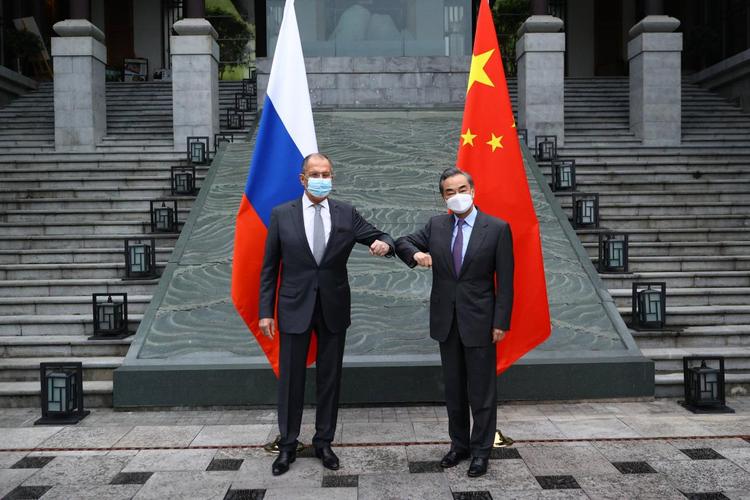 中国vs俄罗斯敬礼图片