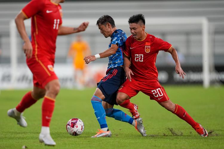 中国vs日本东亚足球的相关图片