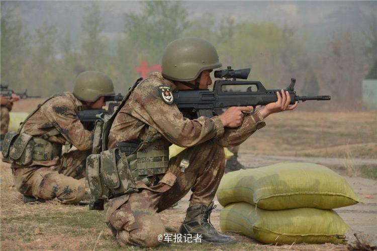 中国兵器vs美国枪神的相关图片