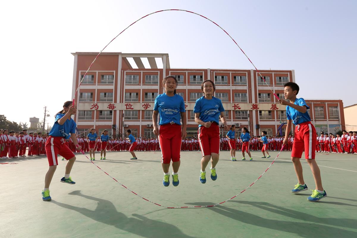 中国小学生vs日本人跳绳的相关图片