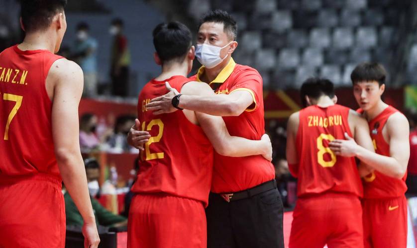 中国男篮vs印尼男篮更衣室的相关图片