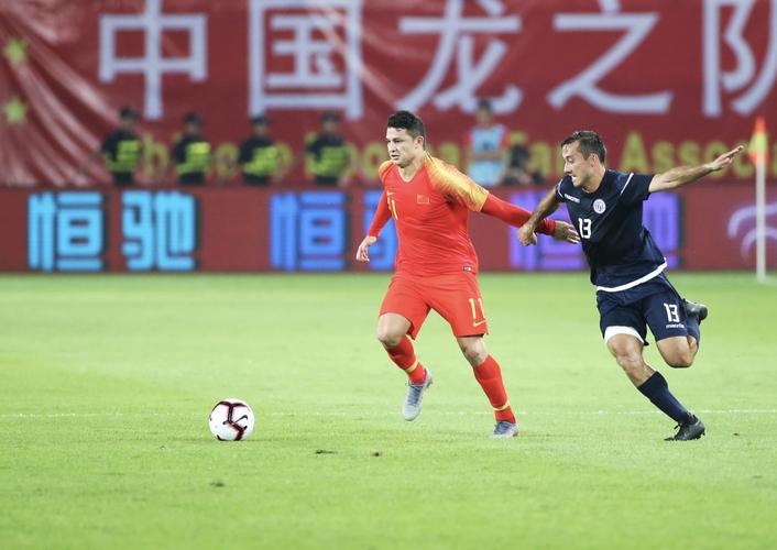 中国男足vs俱乐部比赛的相关图片
