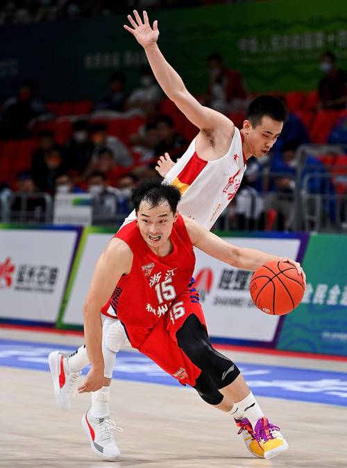 中国篮球vs辽宁足球比赛的相关图片