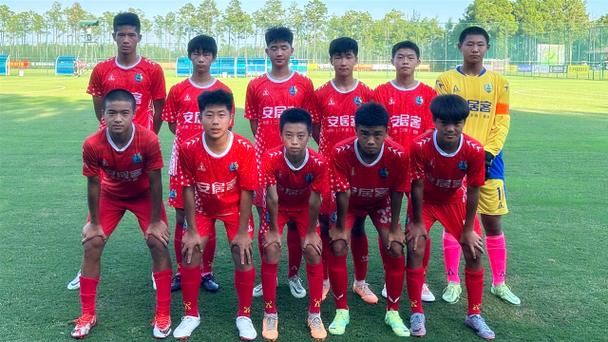中国足球小将vs河内的相关图片