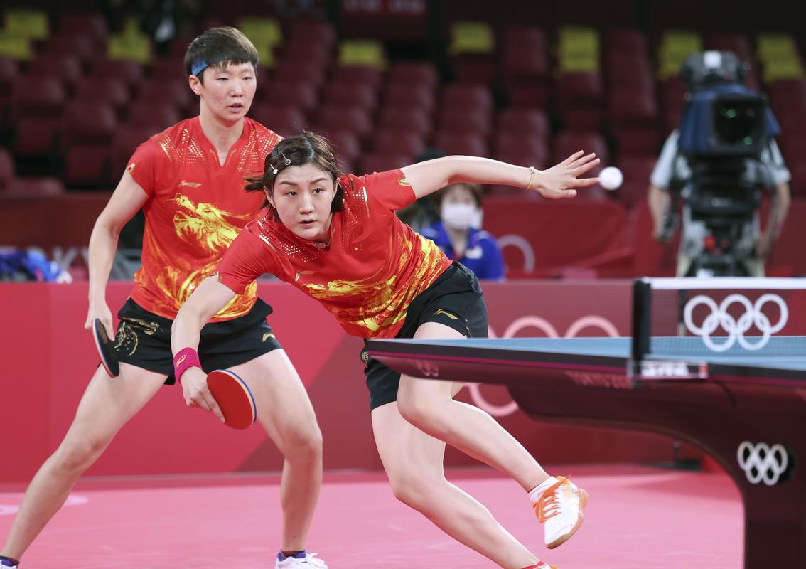 成都乒乓球女团美国vs中国的相关图片