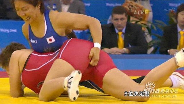 日本女子vs美国男子摔跤的相关图片